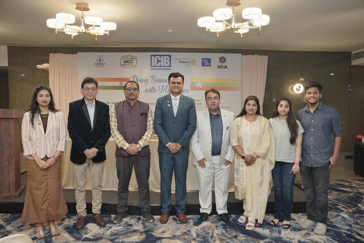 Flag Exchange — Rotary Club of Nagpur Udyami (1)
